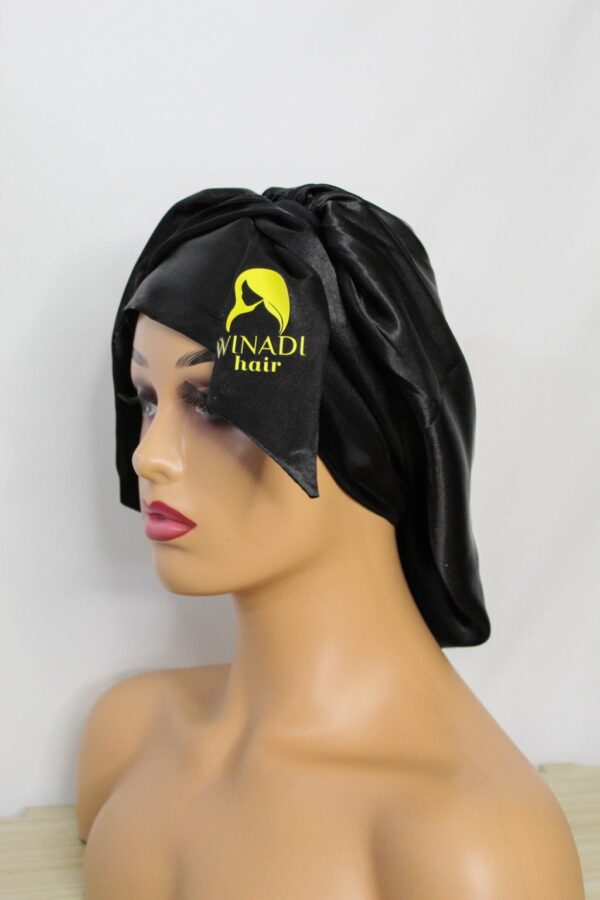 Bonnets en satin avec écharpe